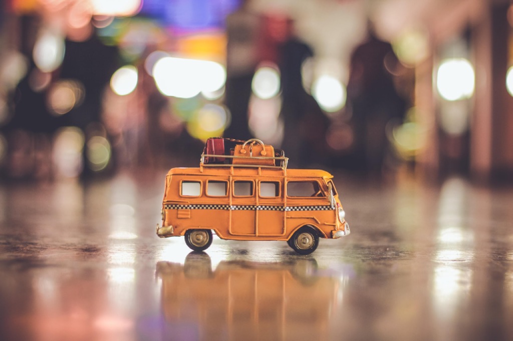 een speelgoed bus